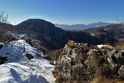 55 Scendo con vista verso il Pizzo Cerro, prossima meta 